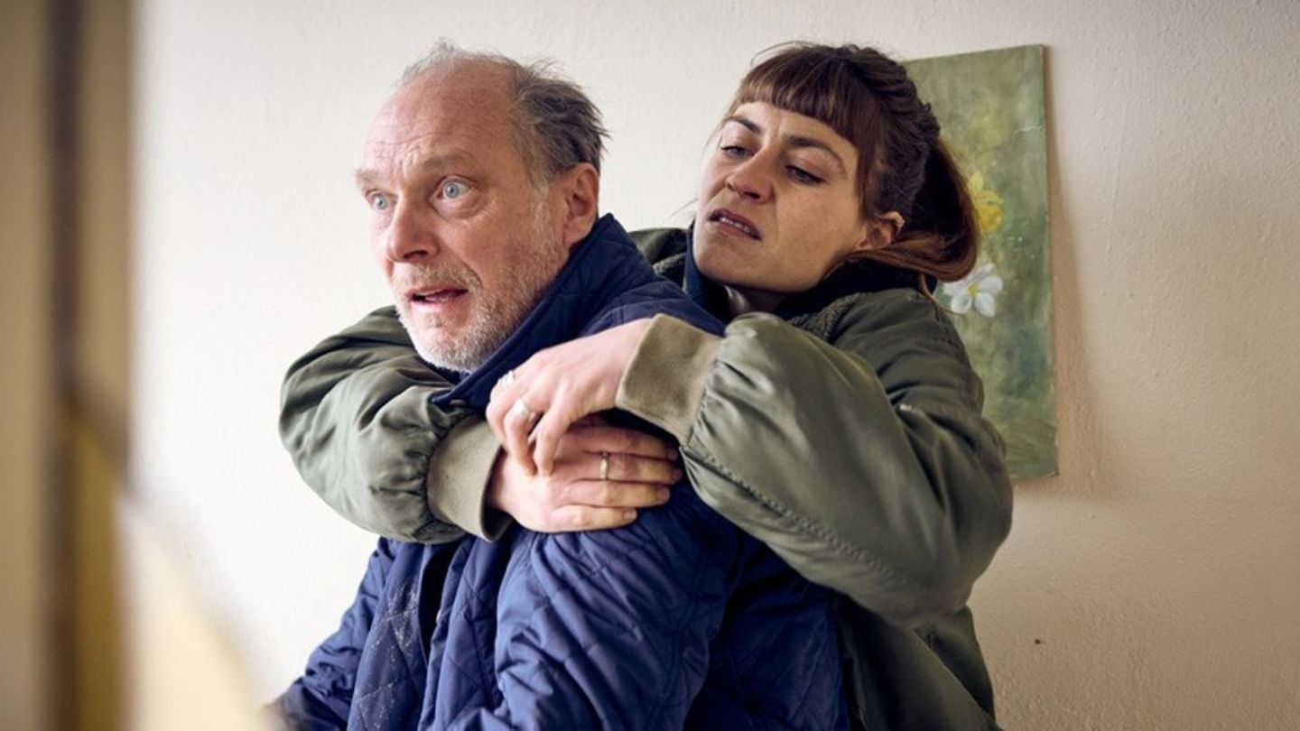 "Stralsund: Jetzt komm ich!": Kann es Jule Zabek (Sophie Pfennigstorf, r.) gelingen, Detlev Schulte (Martin Brambach) zu überw