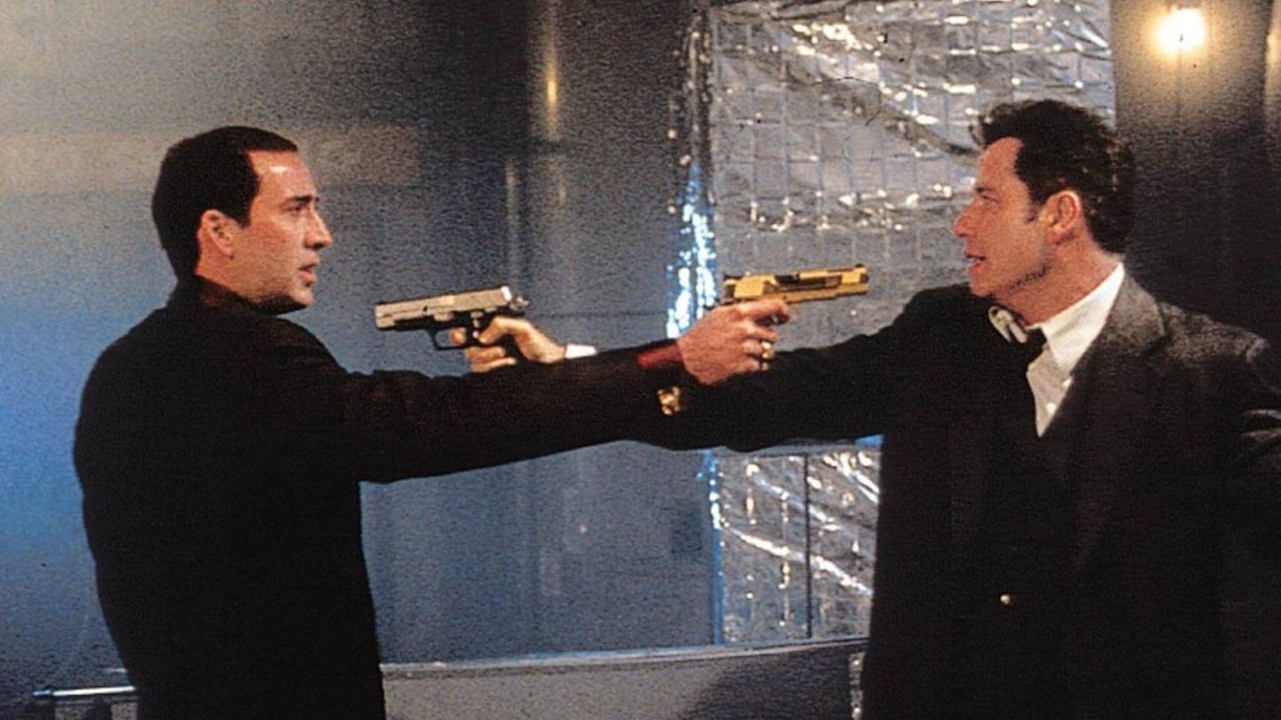 John Travolta (r.) und Nicolas Cage duellierten sich 1997 in "Im Körper des Feindes" auf herrlich überspitzte Weise.