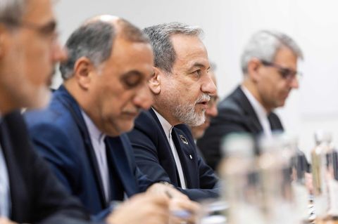 Irans Außenminister: Auf Verhandlungen vorbereitet – und Krieg