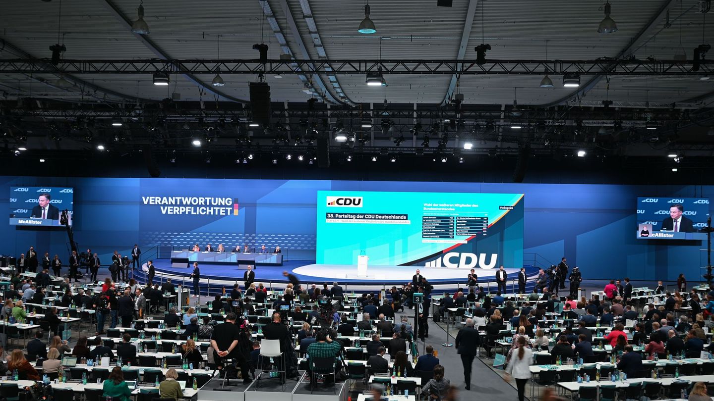 Die CDU fordert ein Mindestalter von 14 Jahren für soziale Netzwerke. Foto: Katharina Kausche/dpa