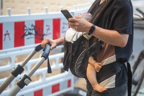 In Thüringen schwankten die durchschnittlichen Bearbeitungszeiten für Elterngeldanträge deutlich. (Symbolbild) Foto: Fernando Gu