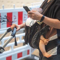 In Thüringen schwankten die durchschnittlichen Bearbeitungszeiten für Elterngeldanträge deutlich. (Symbolbild) Foto: Fernando Gu