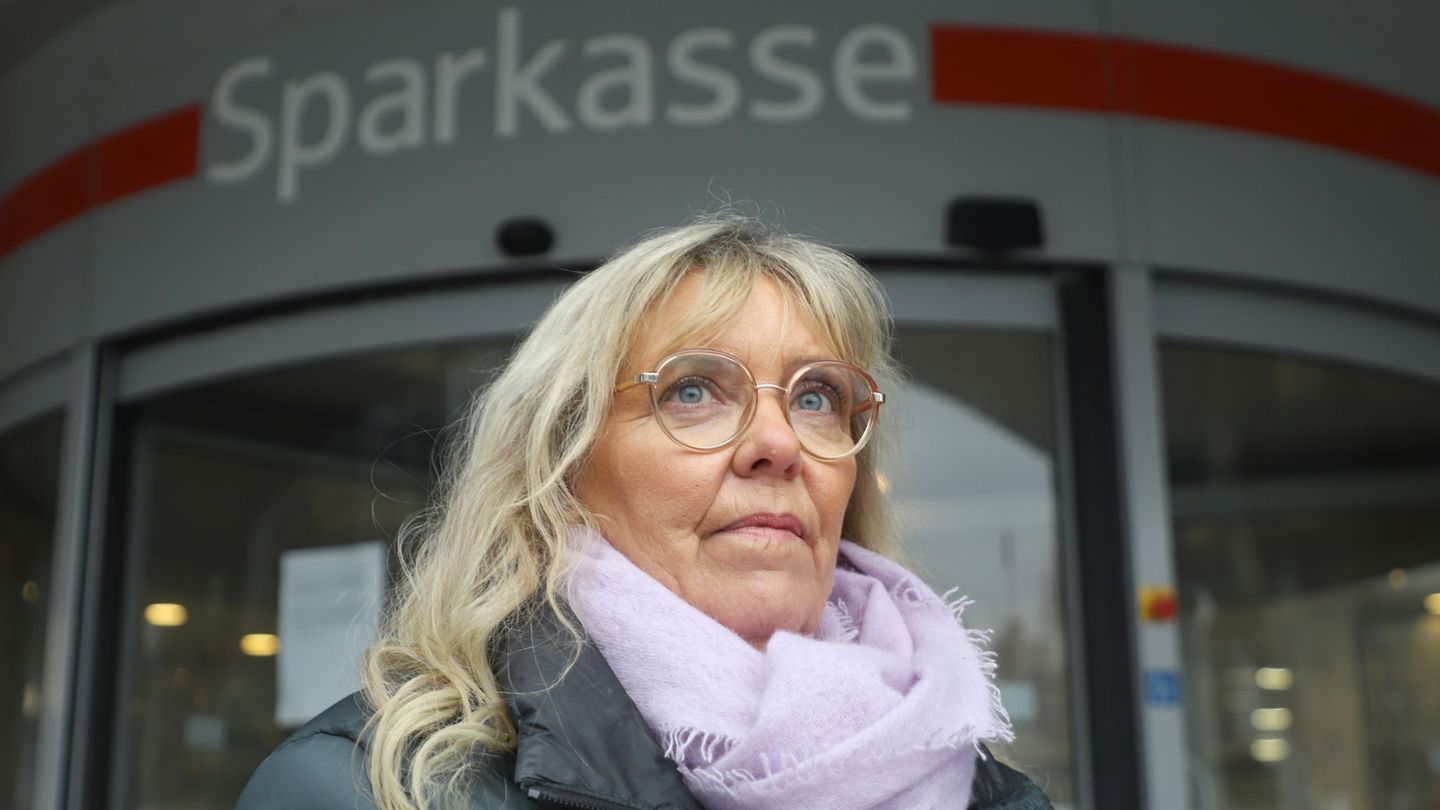 Astrid Kaiser hatte ein Schließfach in der Gelsenkirchener Sparkasse. Jetzt fühlt sie sich doppelt betroffen
