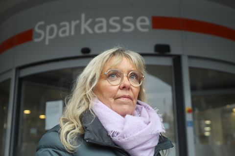Astrid Kaiser hatte ein Schließfach in der Gelsenkirchener Sparkasse. Jetzt fühlt sie sich doppelt betroffen. Foto: ---/dpa
