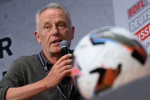 Der frühere Freiburg-Trainer Christian Streich ist am Samstag als TV-Experte im Einsatz. (Archivbild) Foto: Hendrik Schmidt/dpa