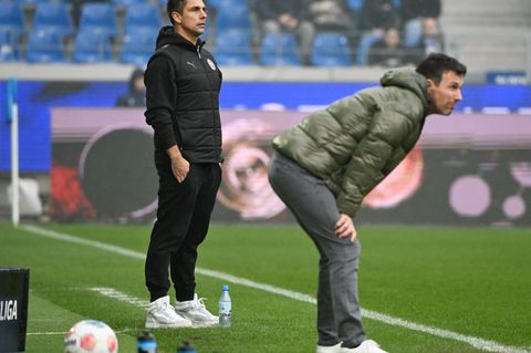 Marcel Rapp (l) muss mit Kiel die nächste Niederlage hinnehmen, Christian Eichner (r) darf aufatmen. Foto: Uli Deck/dpa