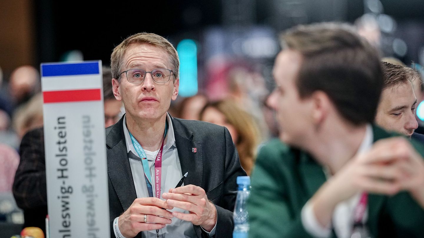 Daniel Günther ist froh über den CDU-Beschluss zu Social Media. Foto: Kay Nietfeld/dpa