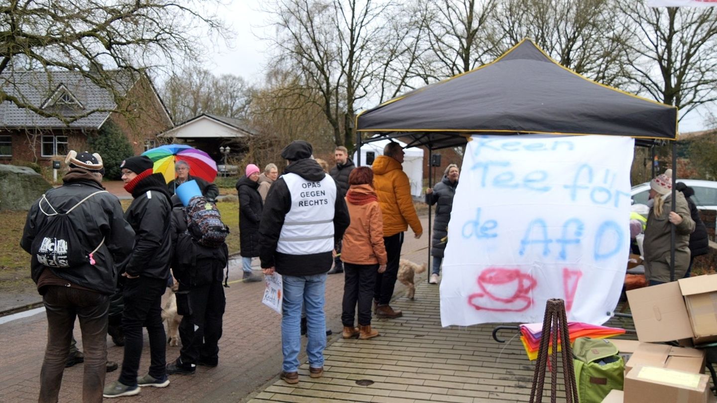 Vor der Gründungsveranstaltung der AfD-Jugend gab es Protest. Foto: Jörn Hüneke/dpa