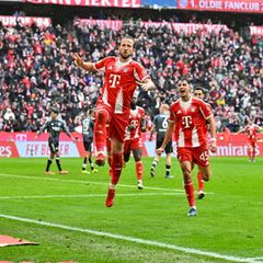 Harry Kane bejubelt einen seiner zwei Treffer im Bundesligaspiel gegen Eintracht Frankfurt