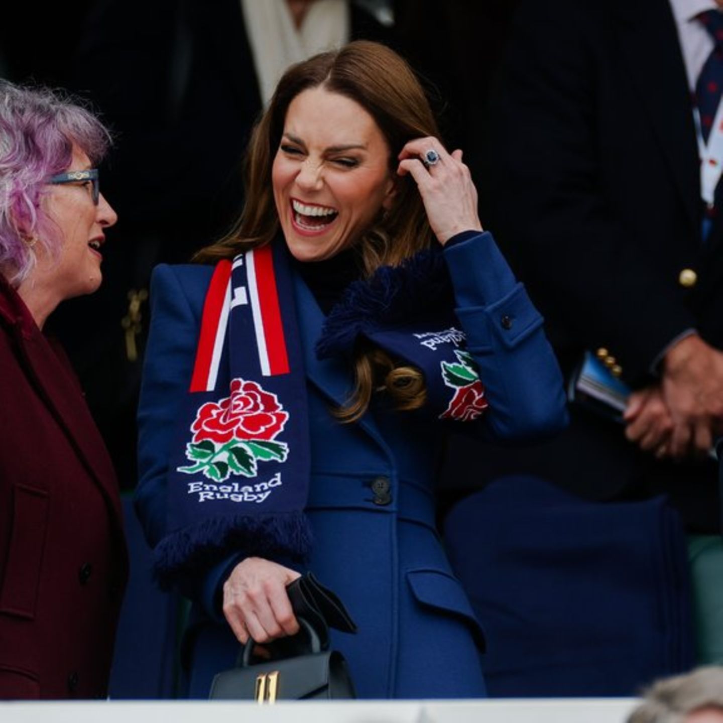 Prinzessin Kate im Gespräch mit Deborah Griffin, Präsidentin der Rugby Football Union.