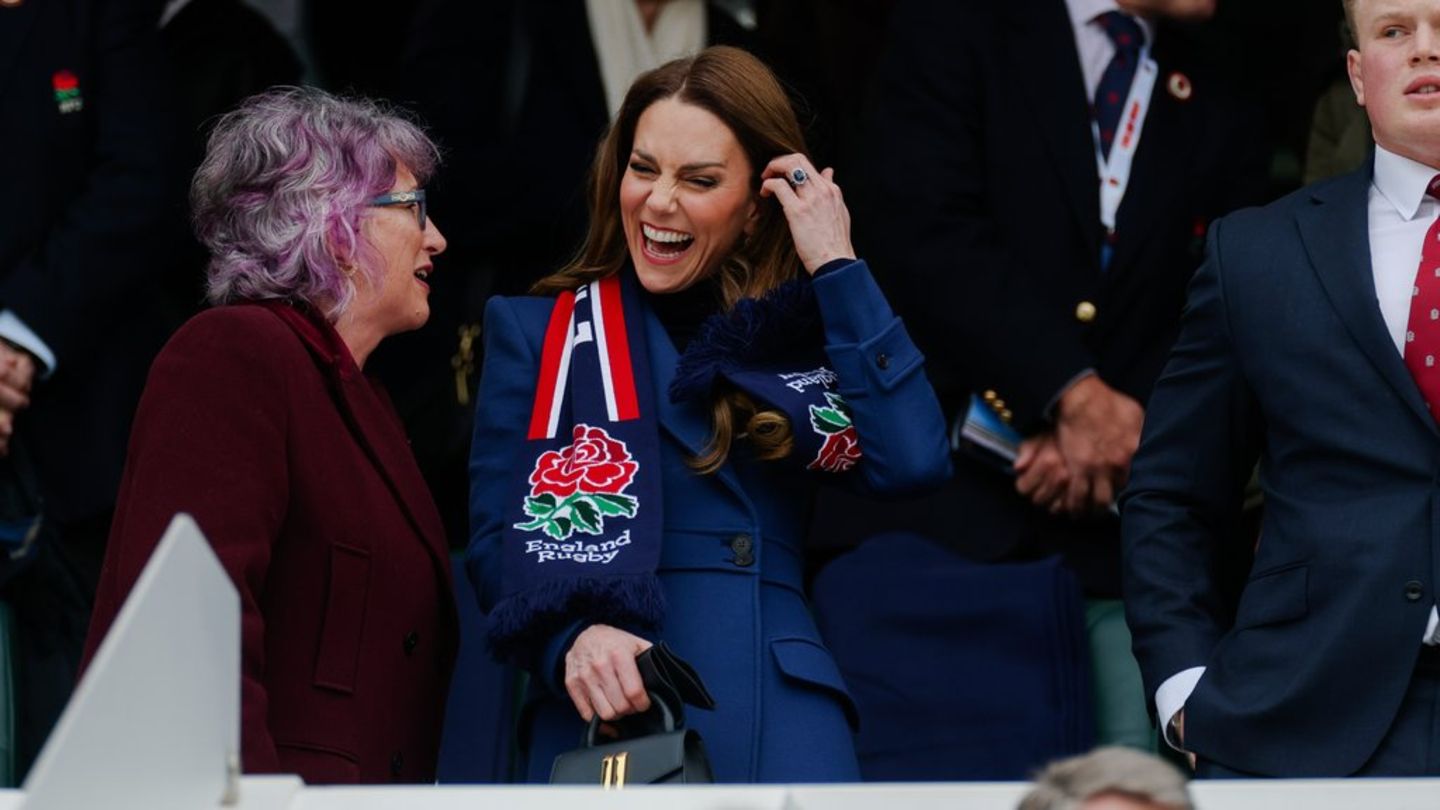 Prinzessin Kate im Gespräch mit Deborah Griffin, Präsidentin der Rugby Football Union.