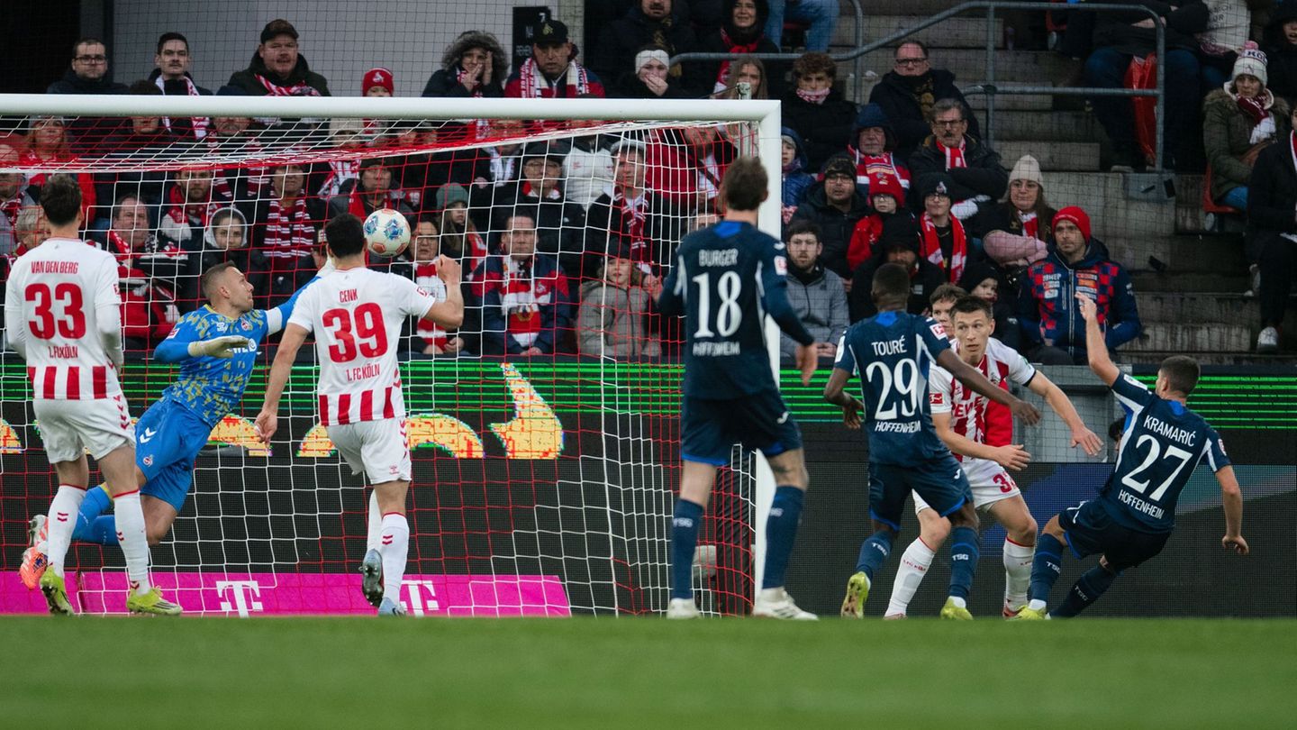 Fußball-Bundesliga: "Komisches Spiel": Stille im Kölner Stadion nach Fan-Notfall