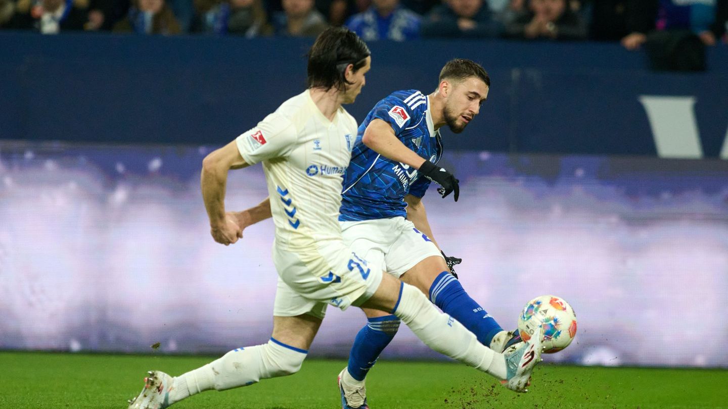 2. Fußball-Bundesliga: 5:3 gegen Magdeburg: Schalke erobert Spitze im Sturm zurück