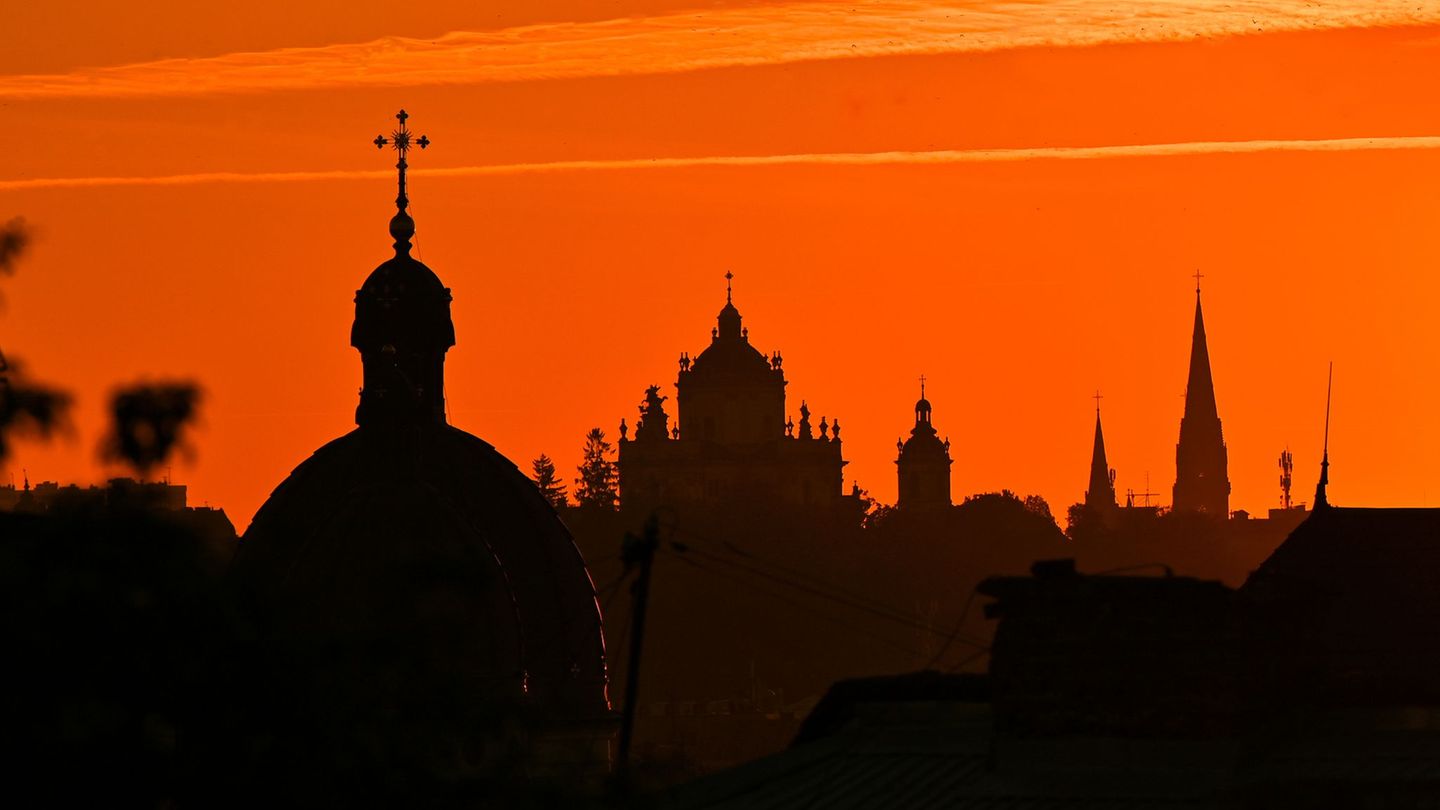 Lwiw ist nur etwa 50 Kilometer Luftlinie von der polnischen Grenze entfernt. Foto: -/Ukrinform/dpa