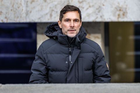 Hertha-Trainer Stefan Leitl sitzt nach seiner Sperre am Sonntag gegen Paderborn wieder auf der Bank Foto: Andreas Gora/dpa