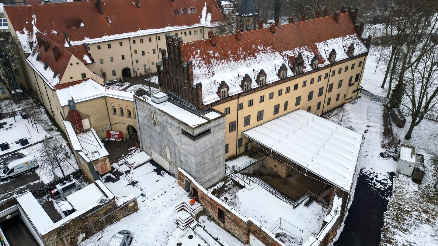 Die Sanierungsarbeiten werden voraussichtlich noch bis Mitte 2027 dauern. Foto: Jan Woitas/dpa