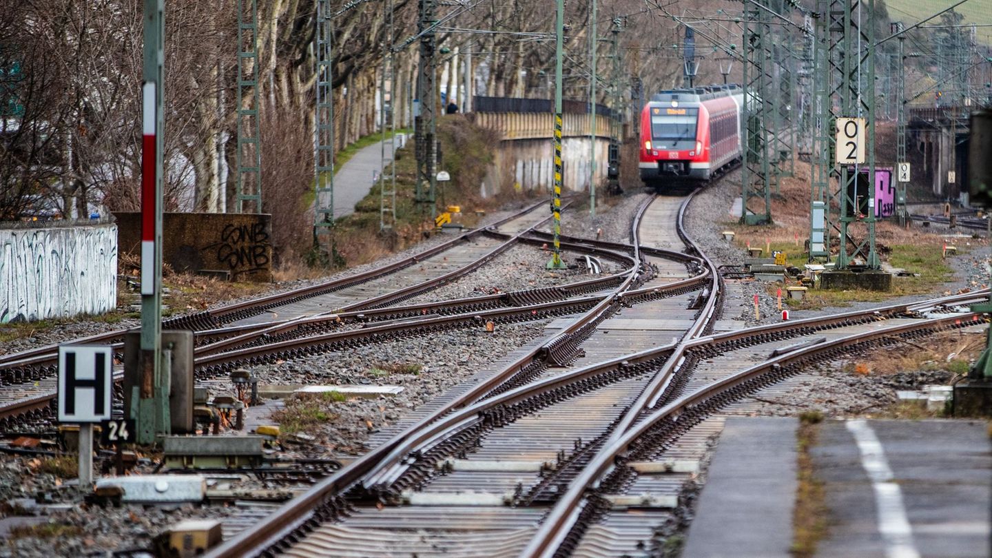 Bauarbeiten der Bahn sorgen für Behinderungen. (Archivbild) Foto: Christoph Schmidt/dpa