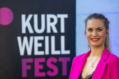Katharina Markworth, Geschäftsführerin des Kurt Weill Festes. Die letzten Vorbereitungen für das diesjährige Kurt Weill Fest lau