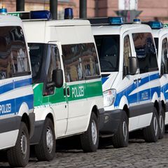 Polizeieinsatz wegen eines Fußball-Spiels in Osnabrück. Foto: picture alliance / dpa
