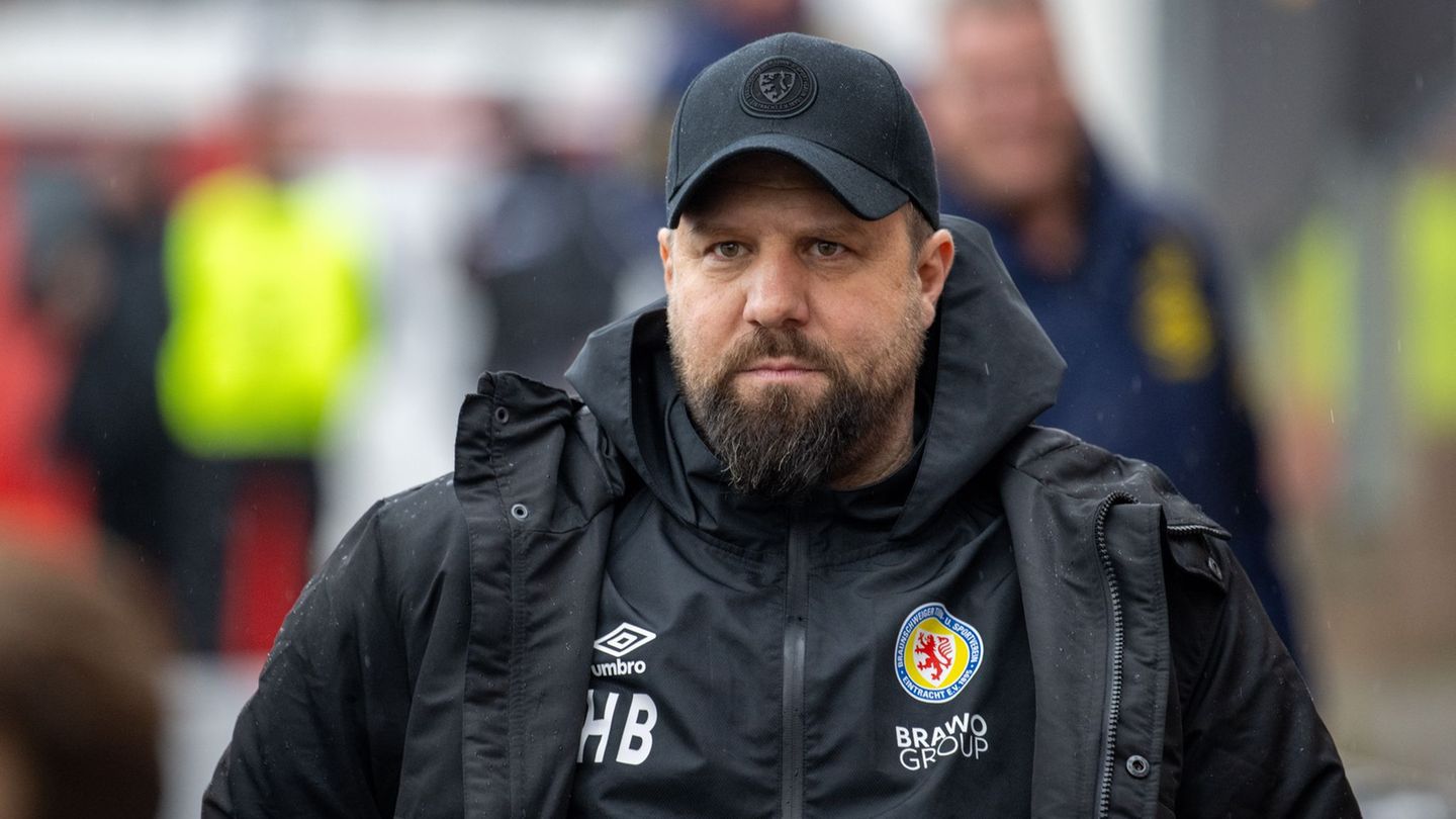Braunschweigs Trainer Heiner Backhaus. Foto: Harald Tittel/dpa