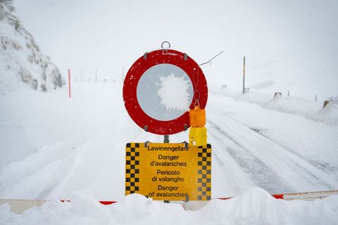 Brisante Lawinenlage in den Alpen: Bislang ist keine Entspannung in den nächsten Tagen in Sicht. Foto: Urs Flueeler/KEYSTONE/dpa