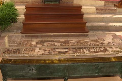 Die Gebeine des Heiligen Franz von Assisi