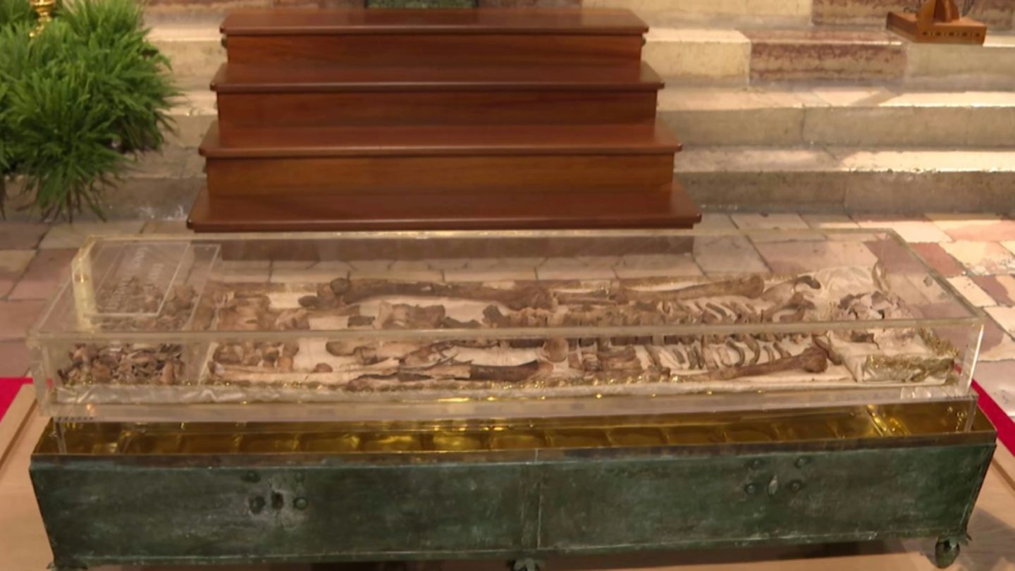 Die Gebeine des Heiligen Franz von Assisi