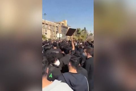 Iraner: So trotzen junge Iraner der Gewalt des Mullah-Regimes