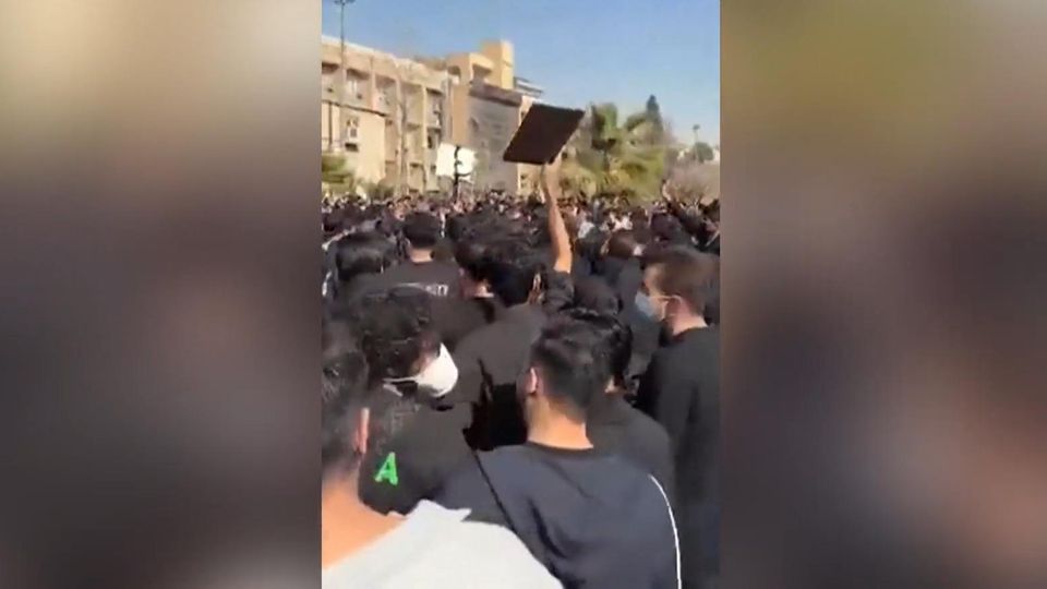 Iraner: So trotzen junge Iraner der Gewalt des Mullah-Regimes