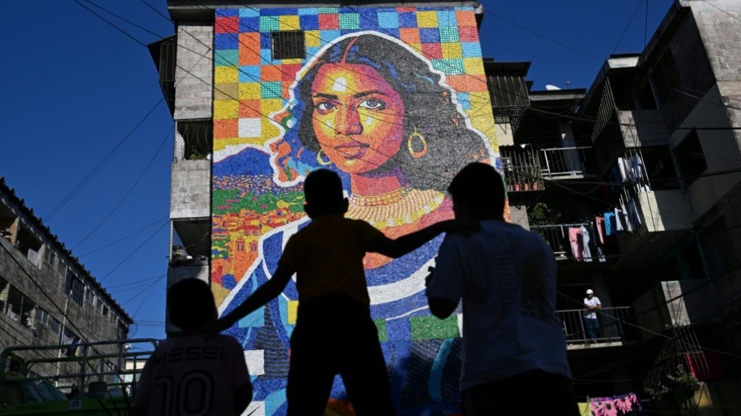 "Mona Lisa" aus Plastikmüll von Oscar Olivares