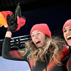 Die Anschieberin Deborah Levi (rechts) trainiert in Potsdam und holte Gold. Foto: Robert Michael/dpa