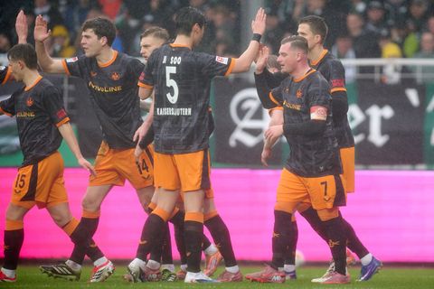 Kaiserslauterns Spieler konnten in Münster einen Sieg bejubeln. Foto: Bernd Thissen/dpa