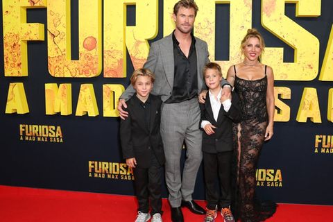 Chris Hemsworth mit seiner Frau und den Zwillingssöhnen.