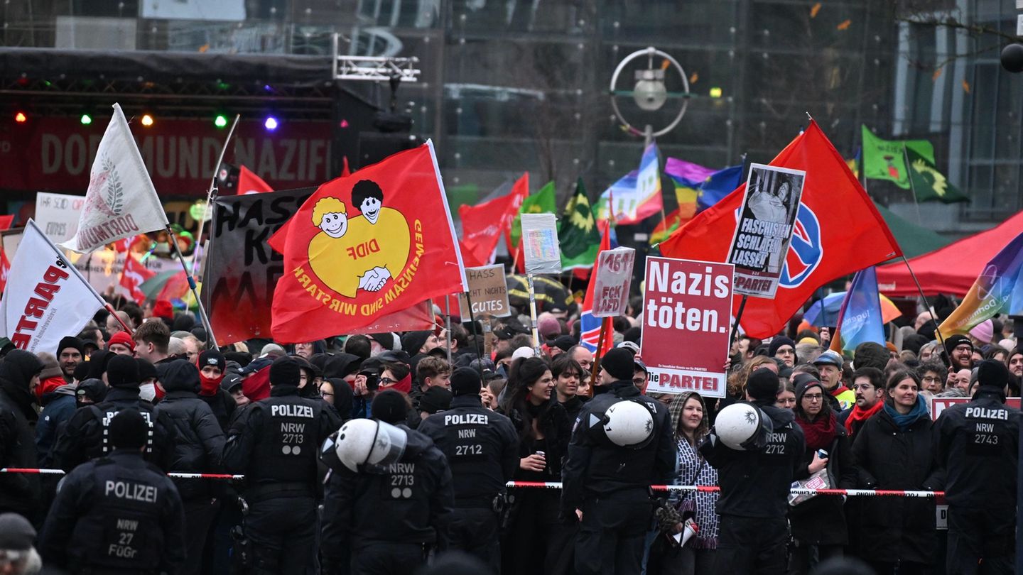AfD: Mehr als 3.000 Demonstranten gegen Höcke-Auftritt