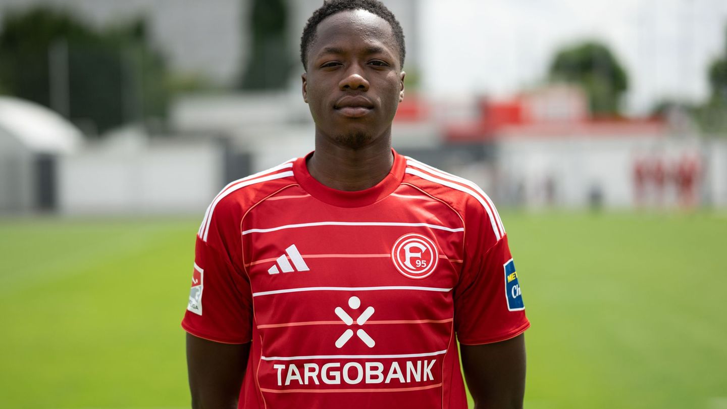 King Manu erzielte für Cottbus den Ausgleich in Aue. (Archivbild) Foto: Marius Becker/dpa