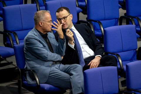 Die beiden Fraktionschefs wollen in wenigen Tagen erklären, was aus dem Heizungsgesetz wird. (Archivbild) Foto: Fabian Sommer/dp