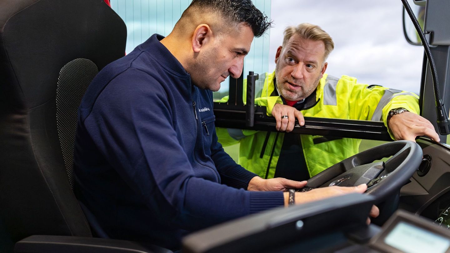 Das fahrende Klassenzimmer – Neuer Job Busfahrer: Aufbruch hinter einem großen Steuer