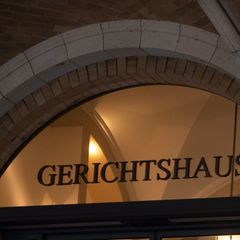 Zwei Männer stehen wegen Anschlagsplänen vor dem Landgericht Bremen. (Archivbild) Foto: Alicia Windzio/dpa