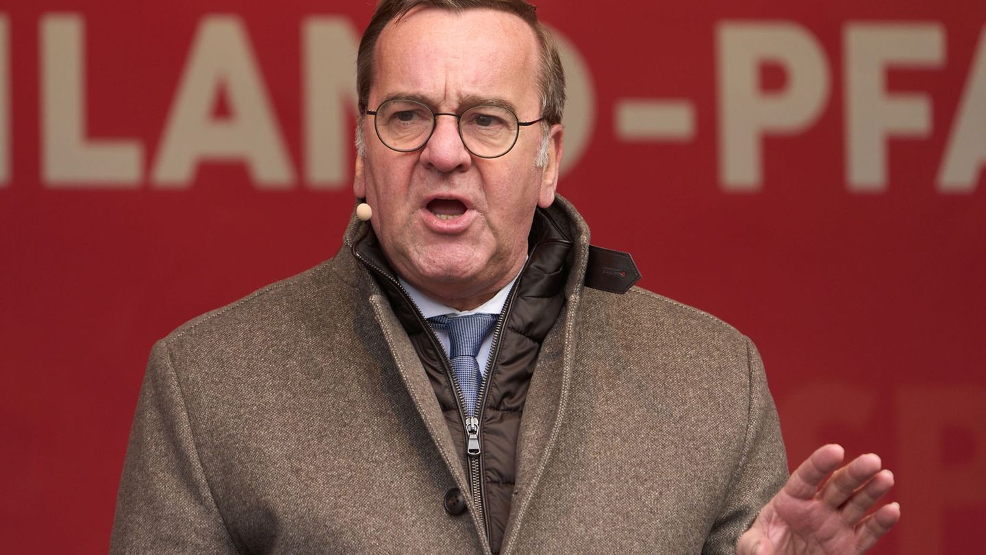 Der SPD-Politiker wolle mit der Leitung des Hauses und mit Mitarbeitern sprechen, teilte das Verteidigungsministerium mit. (Arch