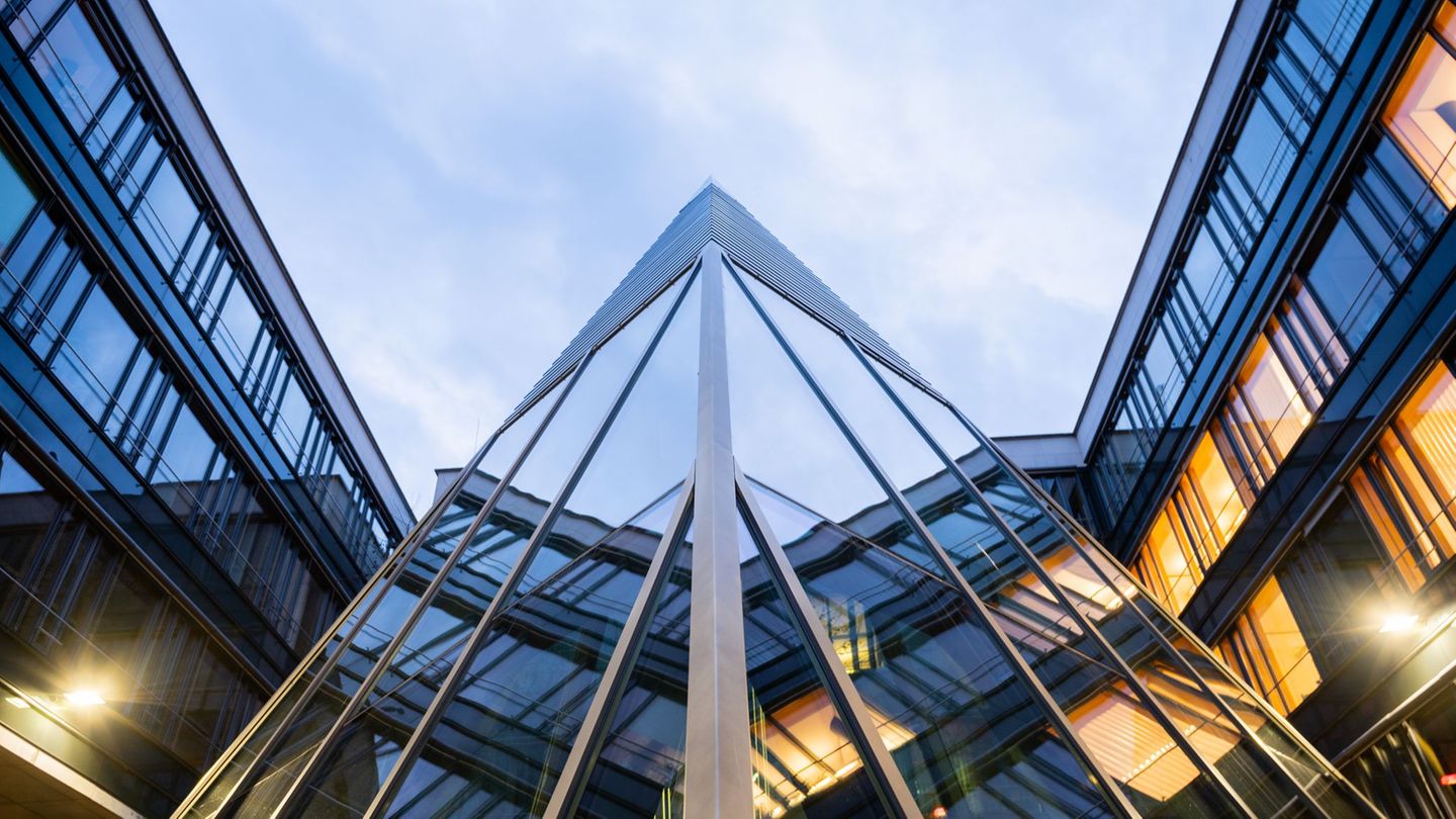 Im Abgeordnetenhaus können die 101 Parlamentarier auch übernachten. (Archivbild) Foto: Andreas Arnold/dpa