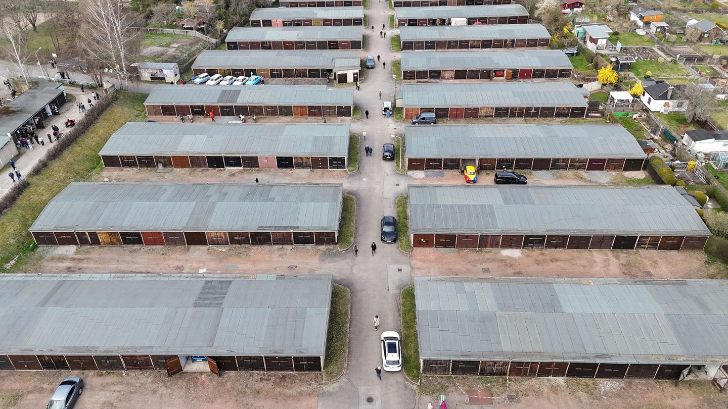 Der Freistaat Sachsen erbt auch immer wieder Garagen. (Archivbild) Foto: Sebastian Willnow/dpa