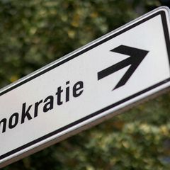 CDU und SPD in Berlin haben sich auf ein Landesgesetz zur Förderung der Demokratie verständigt. (Symbolbild) Foto: Jan Woitas/dp