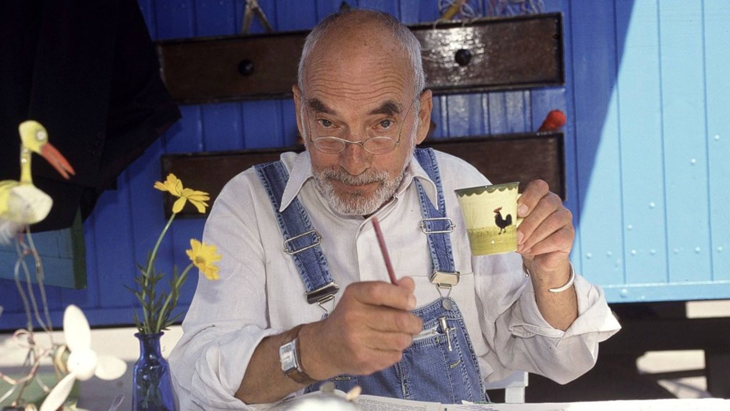 Peter Lustig vor dem legendären Bauwagen seiner ZDF-Kindersendung „Löwenzahn“