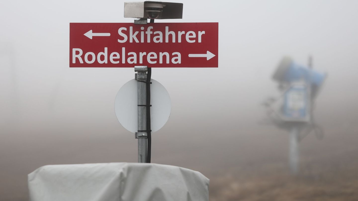 Im Harz bleiben die Lifte wegen Tauwetters geschlossen - zumindest vorerst. (Symbolbild) Foto: Matthias Bein/dpa