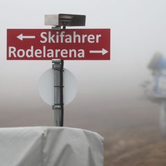 Im Harz bleiben die Lifte wegen Tauwetters geschlossen - zumindest vorerst. (Symbolbild) Foto: Matthias Bein/dpa