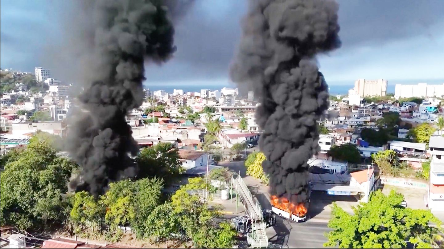 Eskalation im Drogenkrieg: Rauchsäulen durchziehen Mexiko – Kartell schlägt zurück