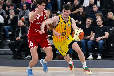 Alba-Kapitän Jonas Mattisseck ist trotz Finalpleite stolz auf sein Team Foto: Sven Hoppe/dpa