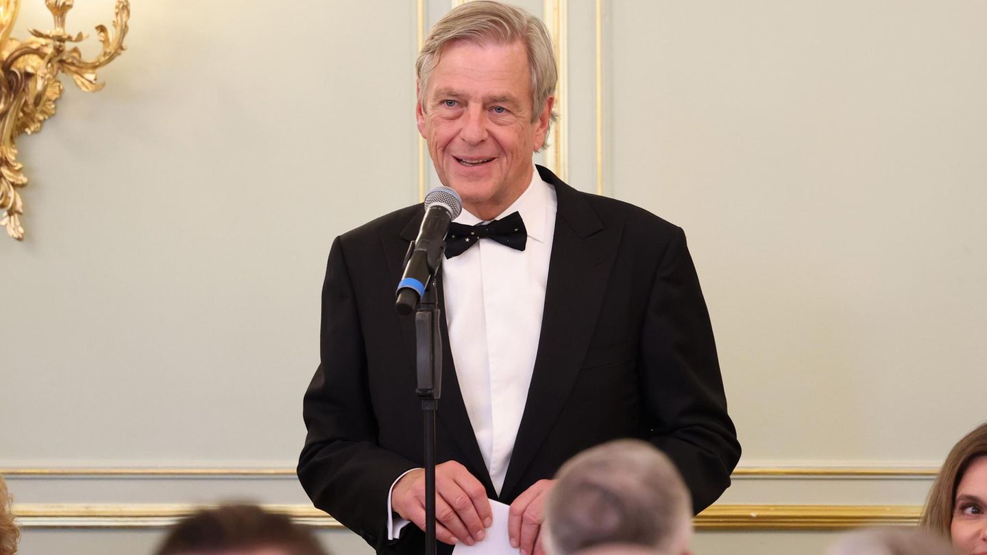 ZDF: Claus Kleber an einem Mikrofon