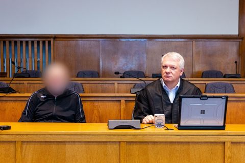 Am ersten Prozesstag wurde nur die Anklage verlesen. Foto: Laszlo Pinter/dpa