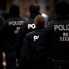 Wegen der verbreiteten Schusswaffen in kriminellen Kreisen in Berlin hat die Polizei ständige Kontrollen gestartet. (Symbolbild)
